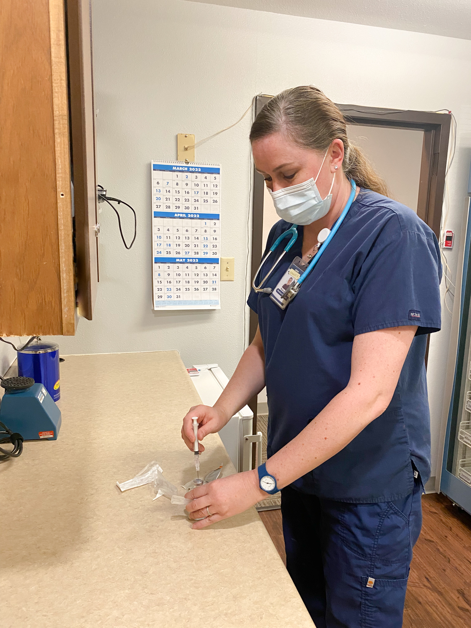Makalia Nelson drawing up vaccine